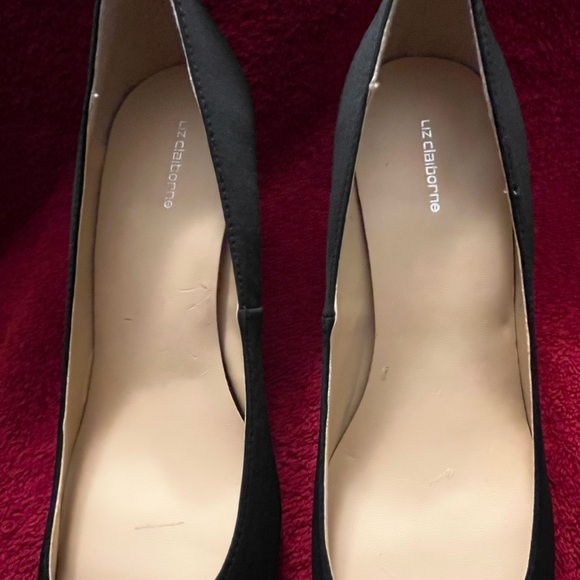 Elegantly Liz Claiborne Black Peep-Toe Heels - Picture 5 of 9